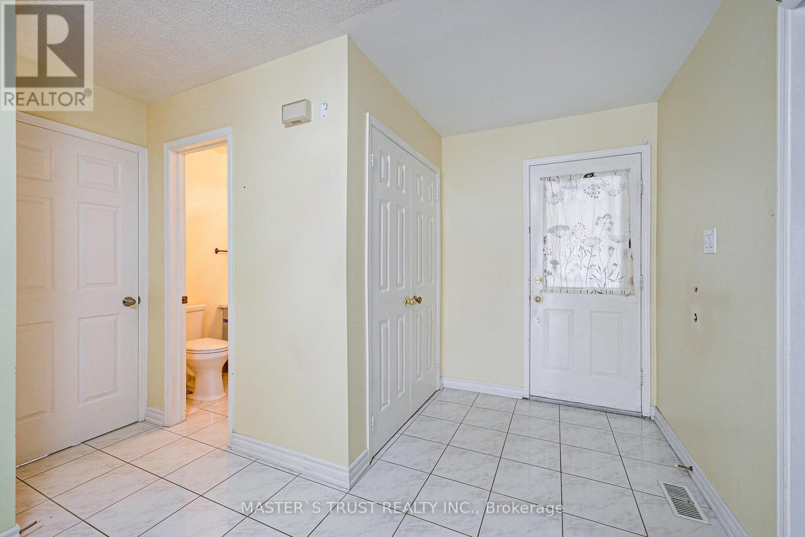 Photo 24 of 24 Queensgate Court, Markham ON