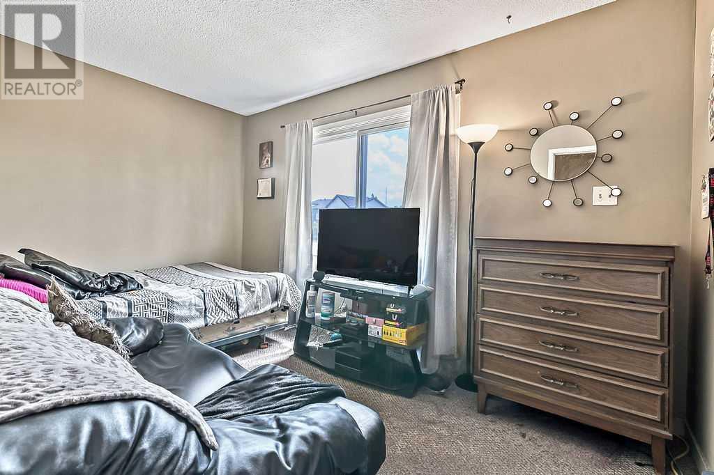 Single Family House Bungalow for Sale in   Avenue NW Montgomery Calgary 
