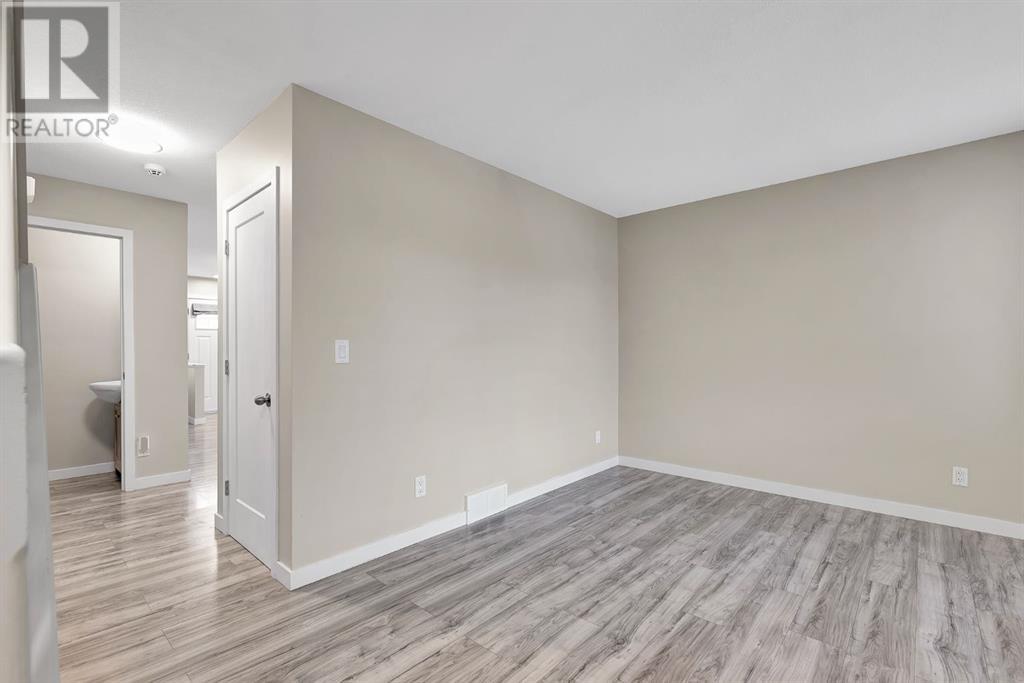 Single Family House for Sale in  Erin Meadow Close SE Erin Woods Calgary 