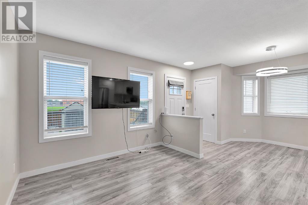 Single Family House for Sale in  Erin Meadow Close SE Erin Woods Calgary 