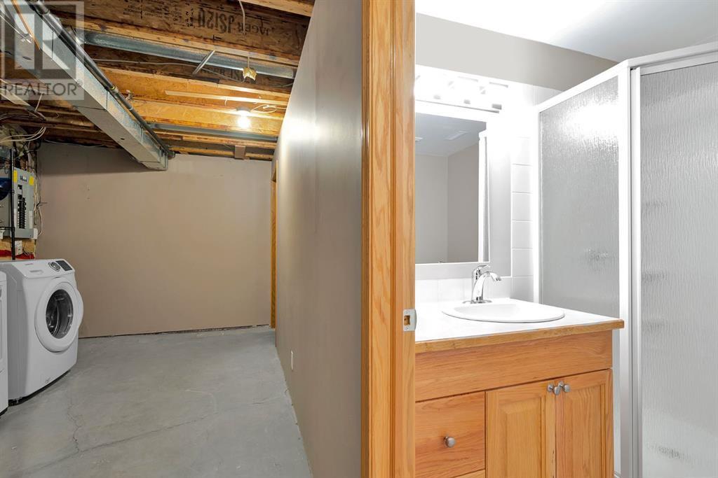 Single Family House for Sale in  Erin Meadow Close SE Erin Woods Calgary 
