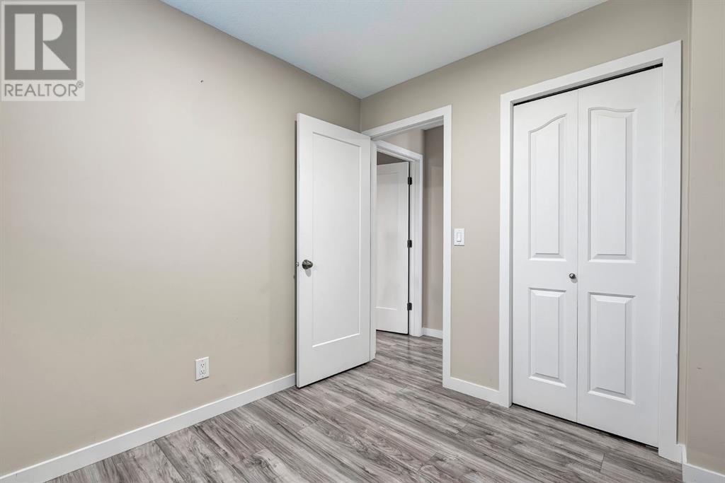 Single Family House for Sale in  Erin Meadow Close SE Erin Woods Calgary 