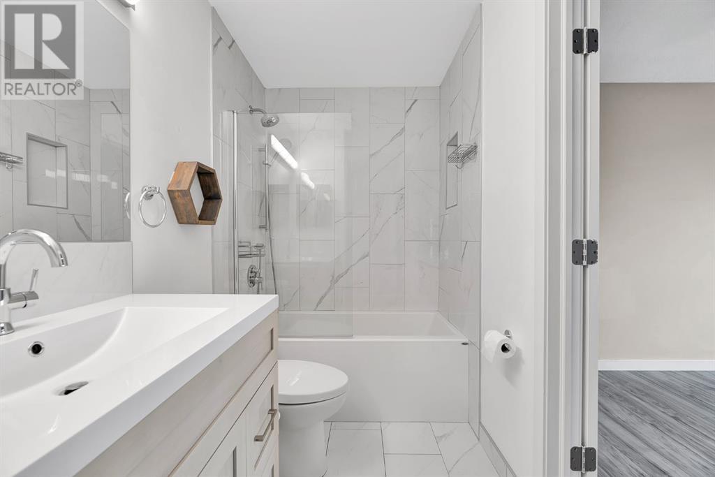 Single Family House for Sale in  Erin Meadow Close SE Erin Woods Calgary 