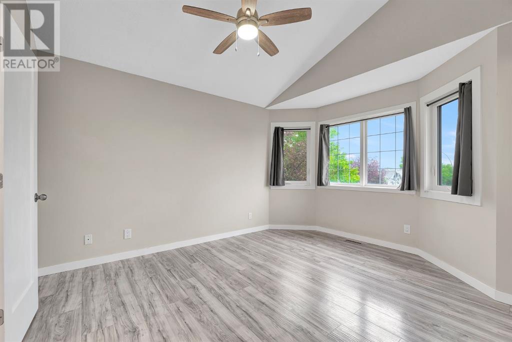 Single Family House for Sale in  Erin Meadow Close SE Erin Woods Calgary 