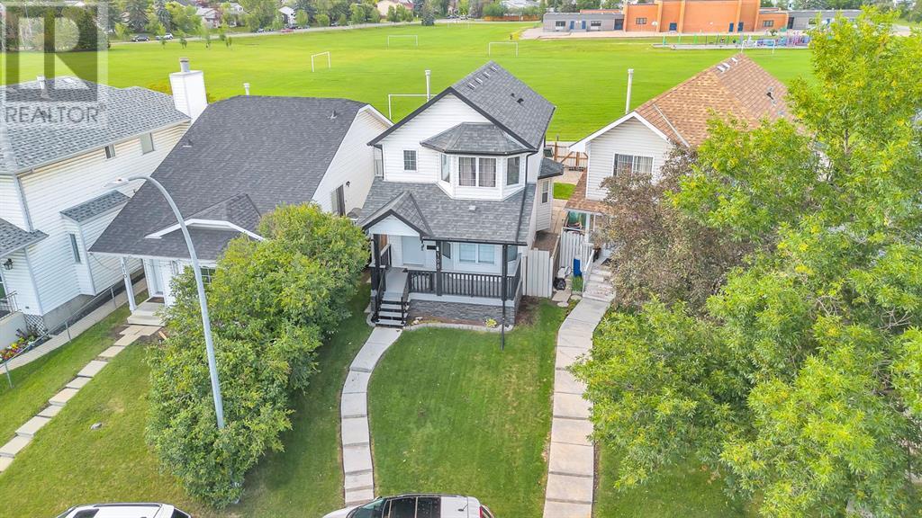 Single Family House for Sale in  Erin Meadow Close SE Erin Woods Calgary 