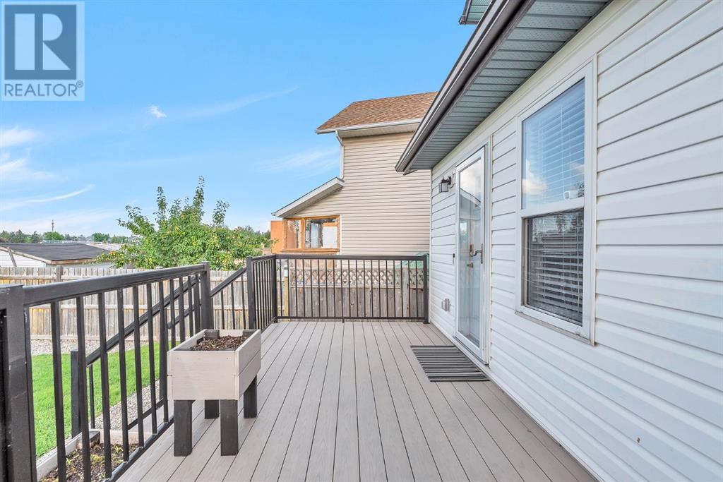 Single Family House for Sale in  Erin Meadow Close SE Erin Woods Calgary 