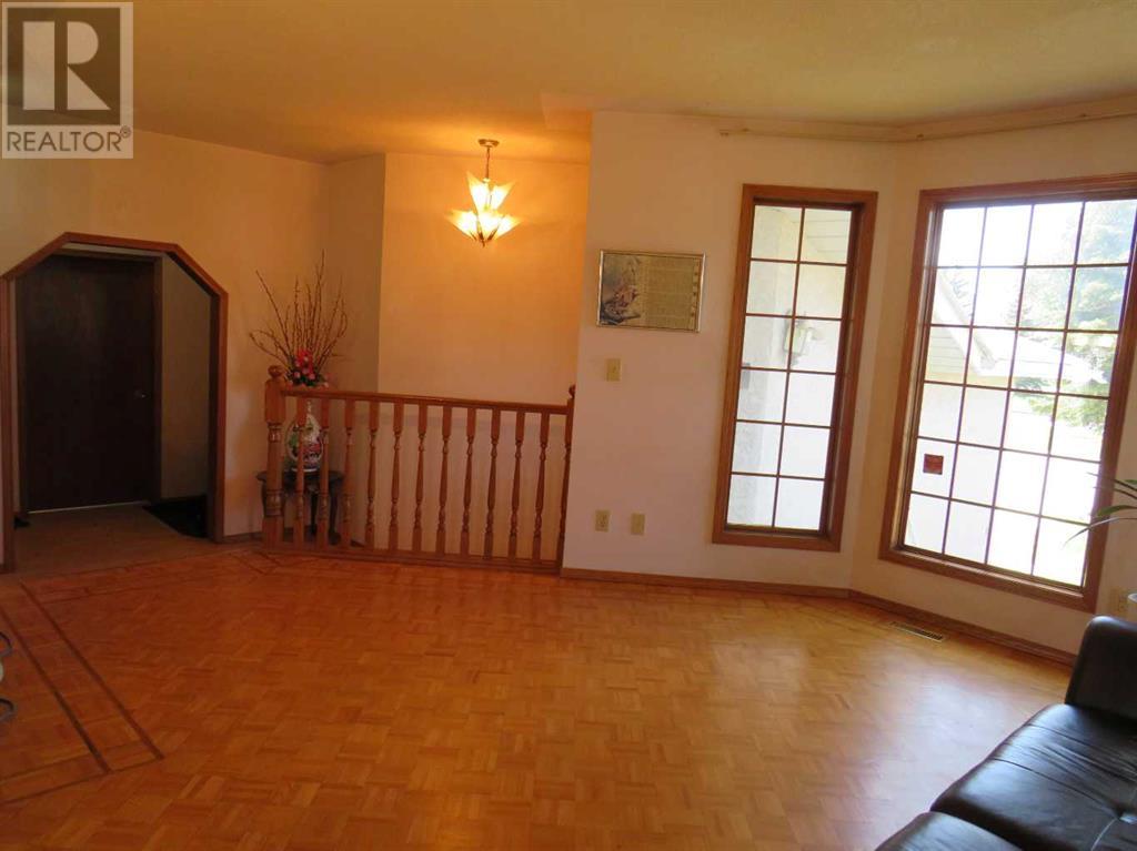 Single Family House for Sale in  La Valencia Gardens NE Monterey Park Calgary 
