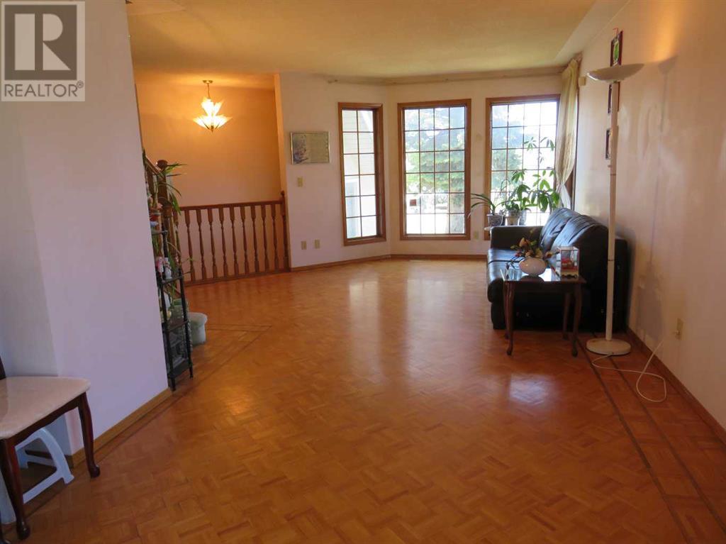 Single Family House for Sale in  La Valencia Gardens NE Monterey Park Calgary 