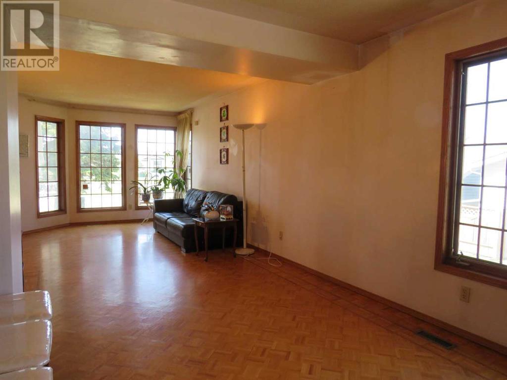 Single Family House for Sale in  La Valencia Gardens NE Monterey Park Calgary 