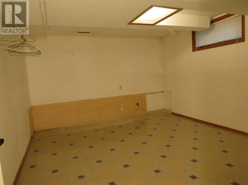 Single Family House for Sale in  La Valencia Gardens NE Monterey Park Calgary 