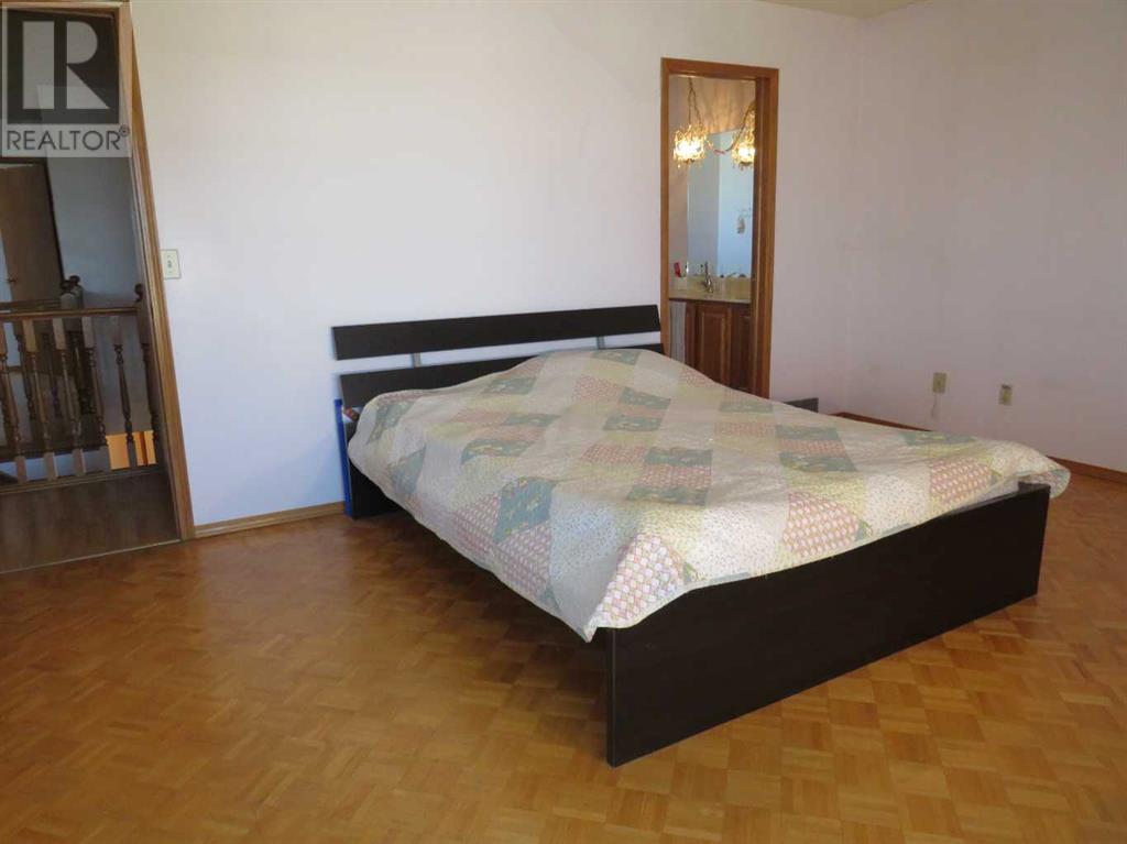Single Family House for Sale in  La Valencia Gardens NE Monterey Park Calgary 