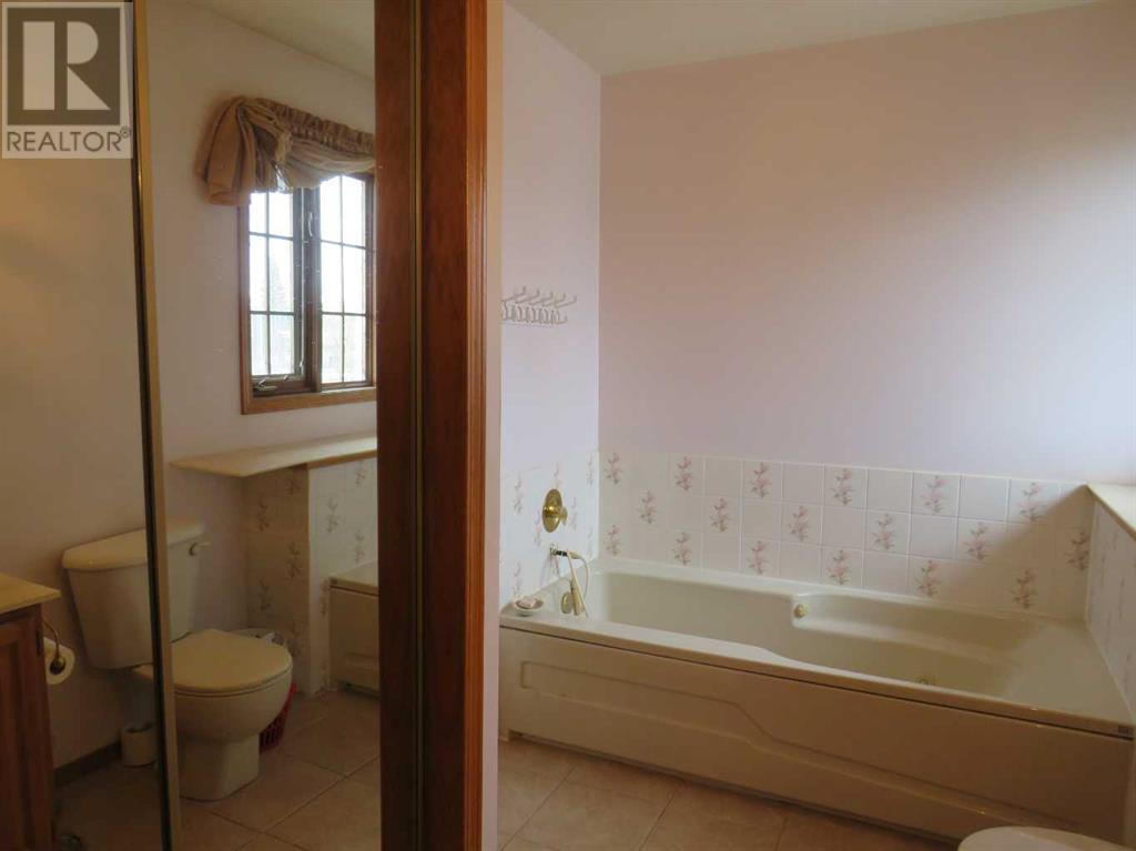 Single Family House for Sale in  La Valencia Gardens NE Monterey Park Calgary 