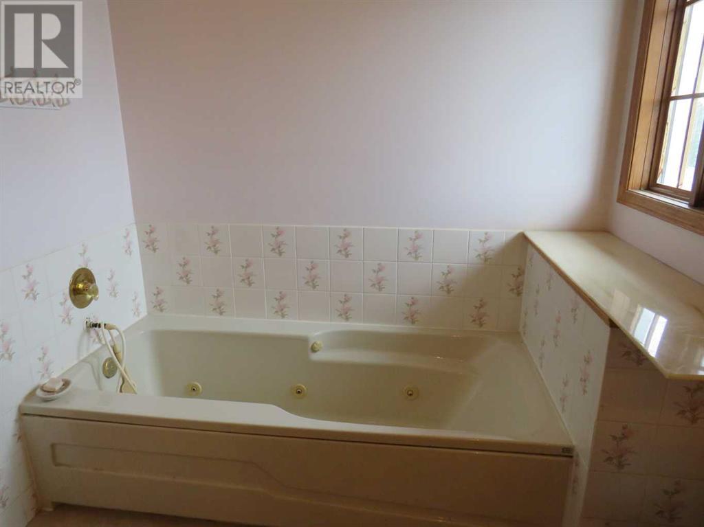 Single Family House for Sale in  La Valencia Gardens NE Monterey Park Calgary 