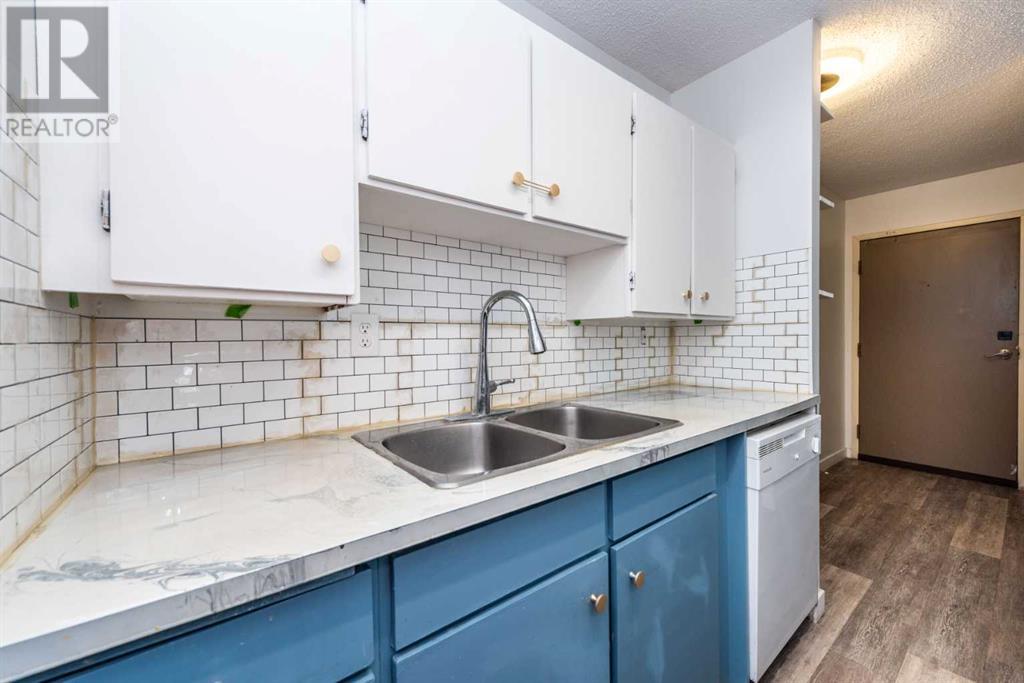 Single Family House for Sale in   Dalton Drive Dalhousie Calgary 