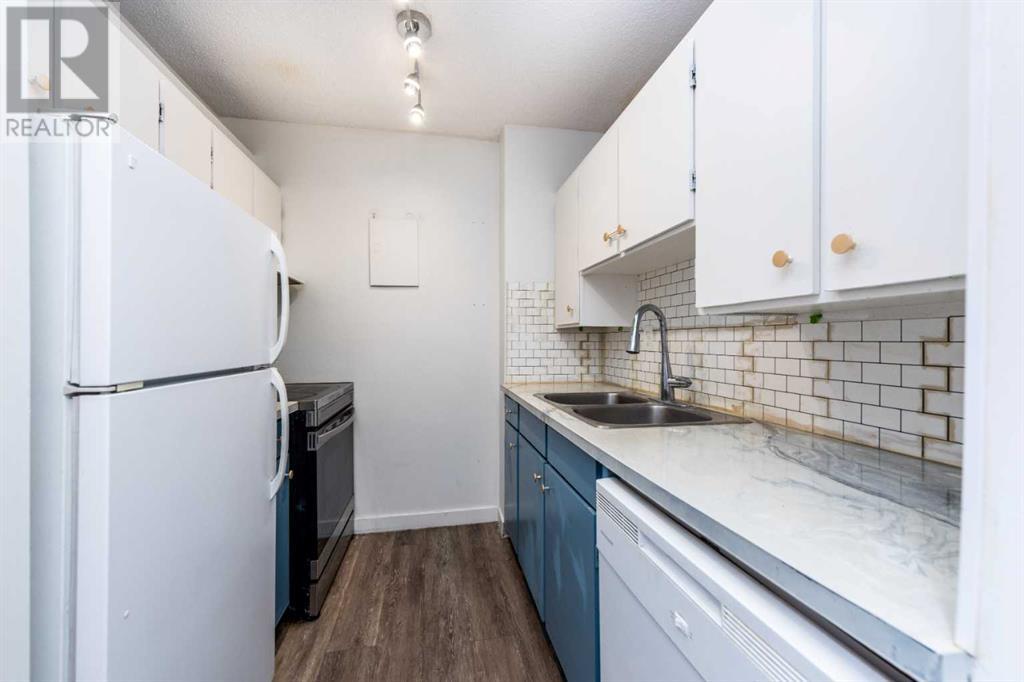 Single Family House for Sale in   Dalton Drive Dalhousie Calgary 