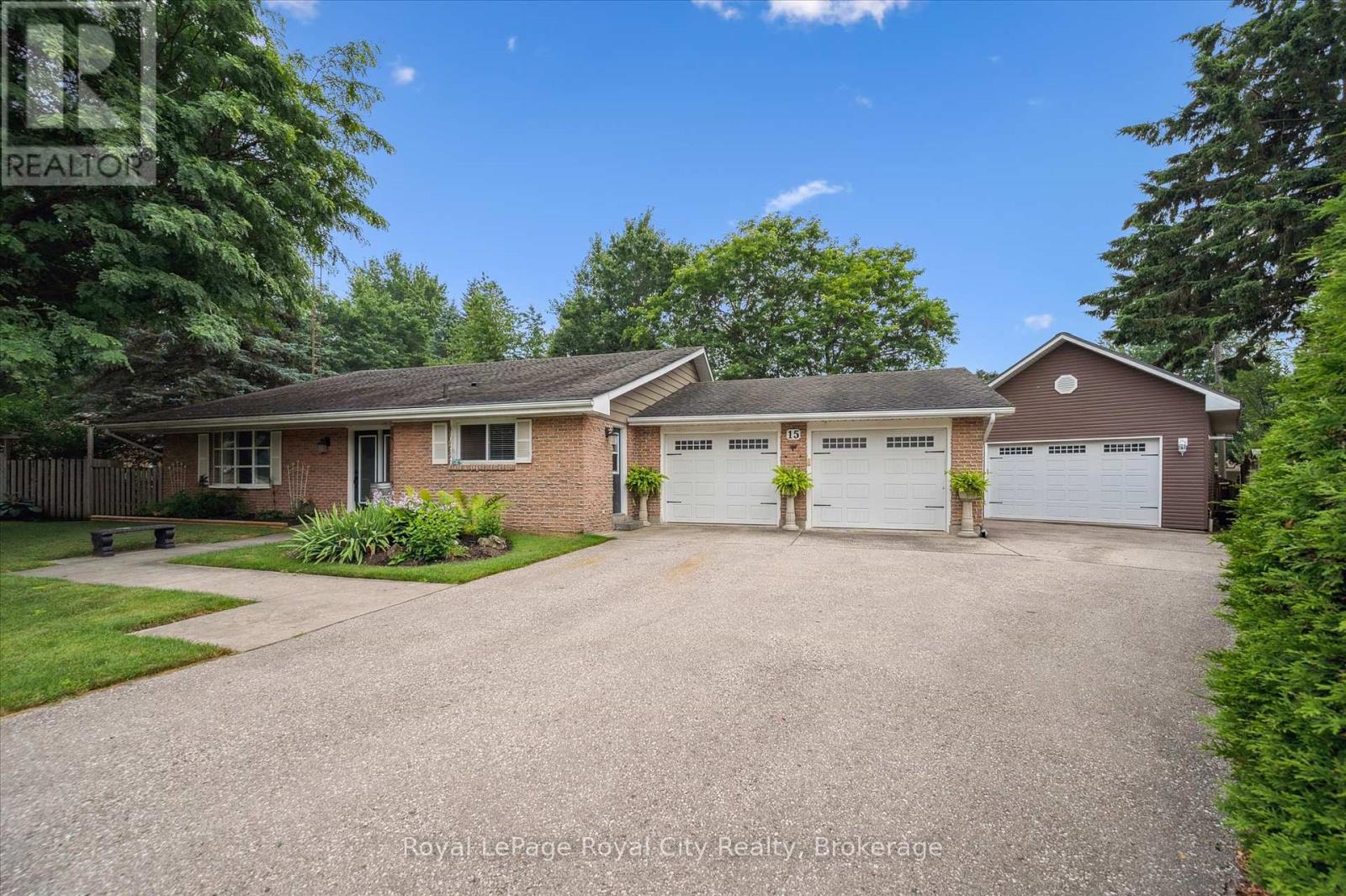 Photo 10 of 15 Wellington Drive, Centre Wellington ON