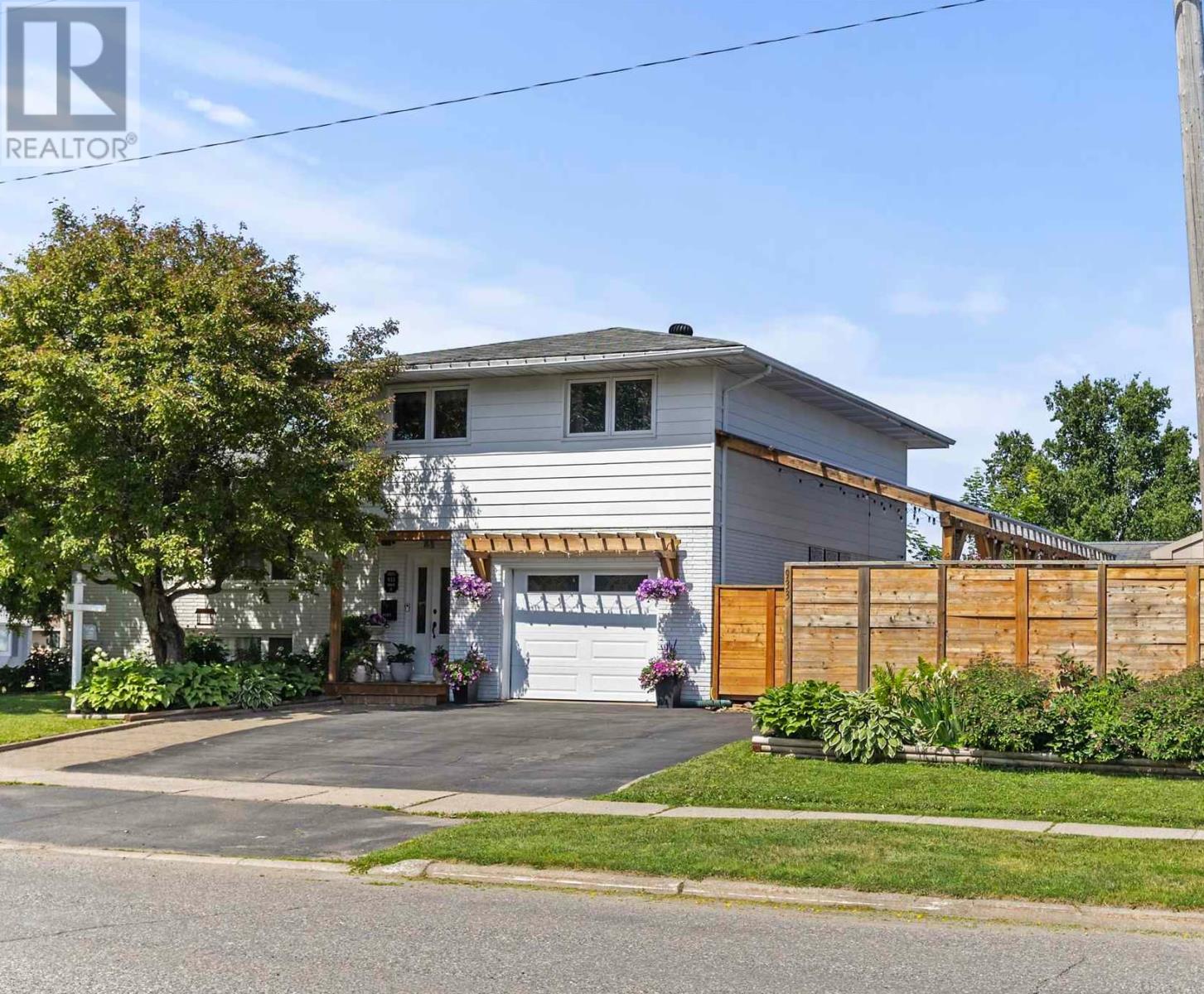 Photo 44 of 933 North St, Sault Ste Marie ON