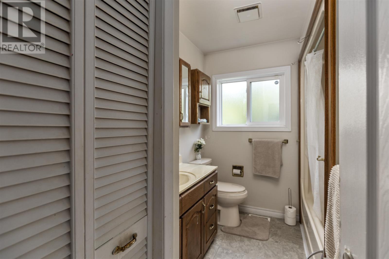 Photo 33 of 185 Plaintree Dr, Sault Ste Marie ON