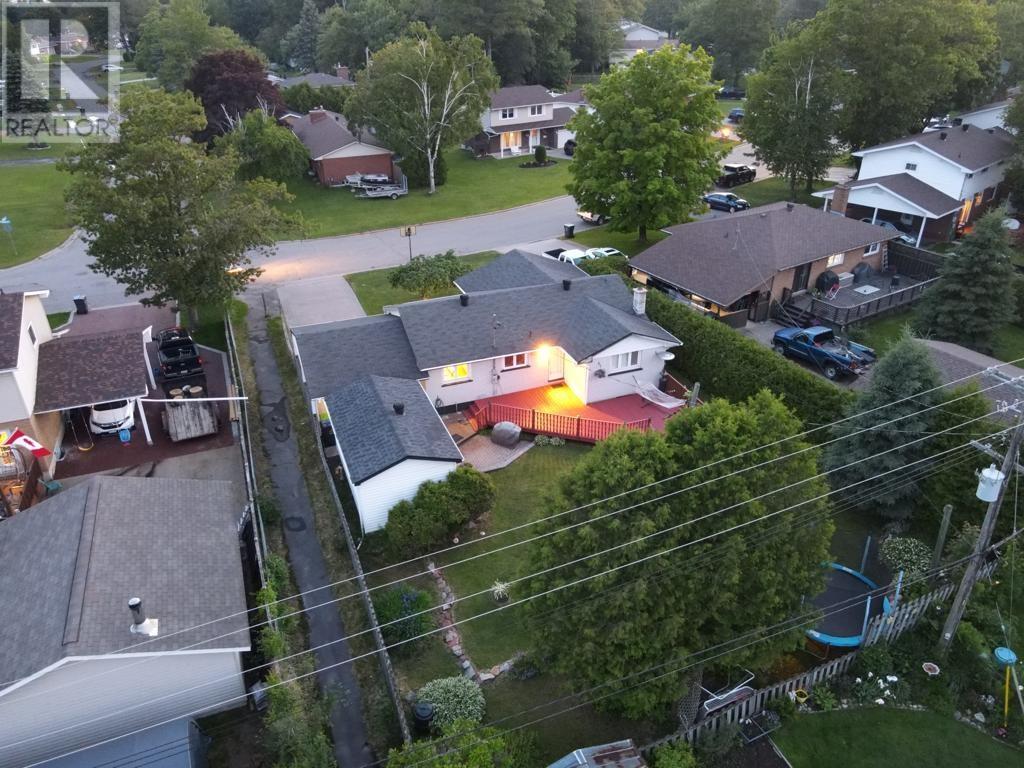 Photo 17 of 185 Plaintree Dr, Sault Ste Marie ON