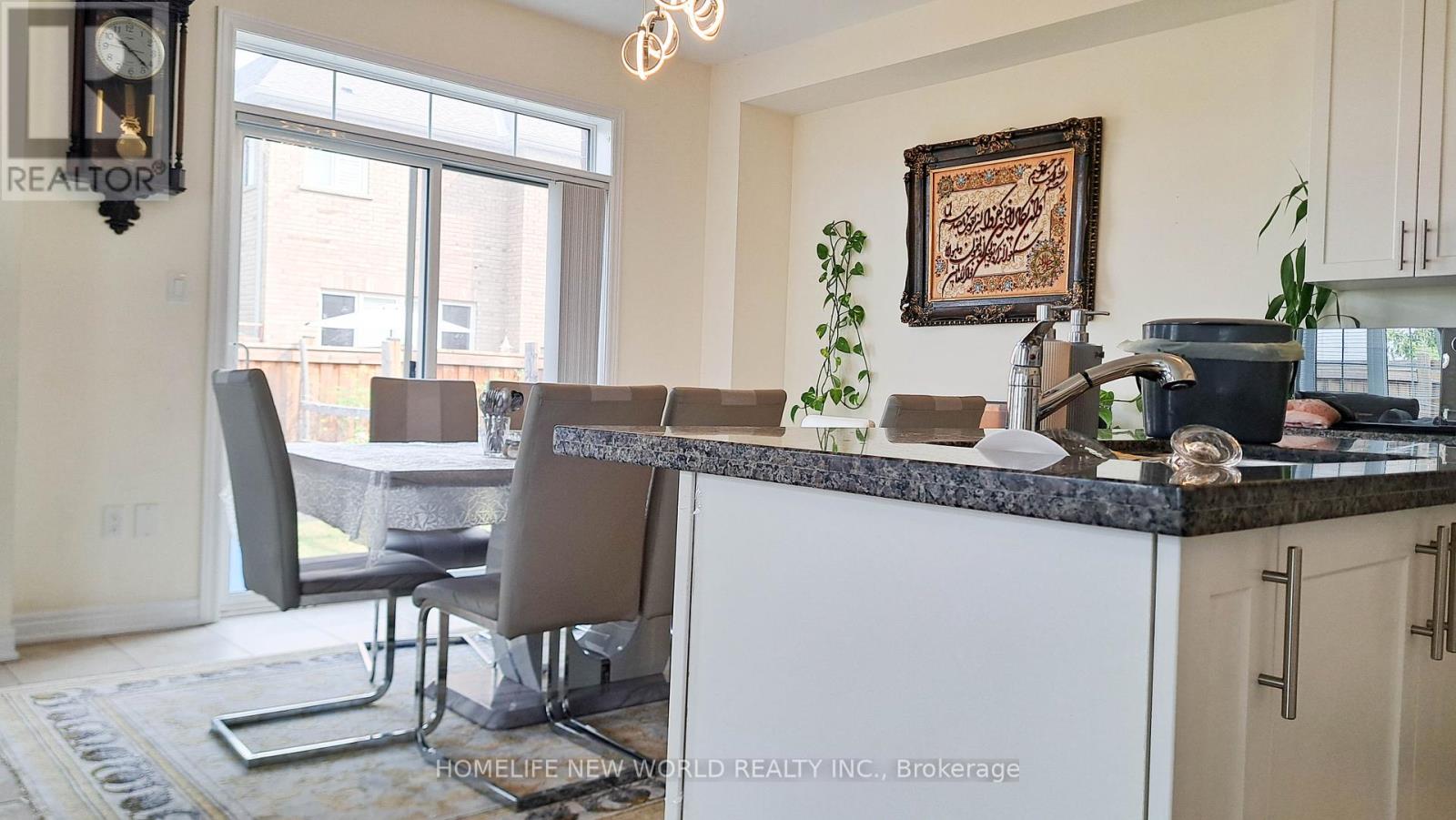 Photo 10 of 2 Falconridge Terrace, East Gwillimbury ON