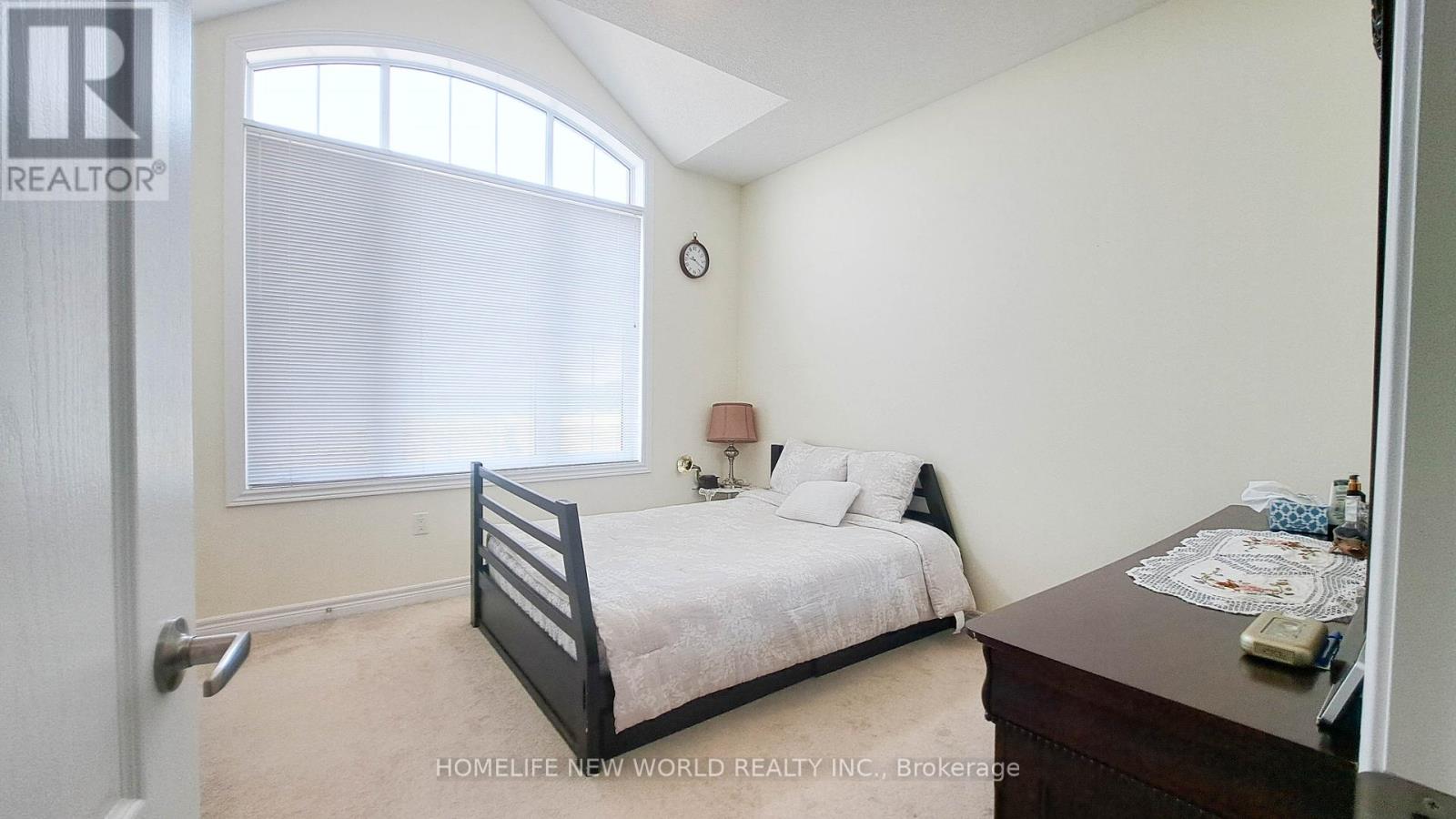 Photo 16 of 2 Falconridge Terrace, East Gwillimbury ON
