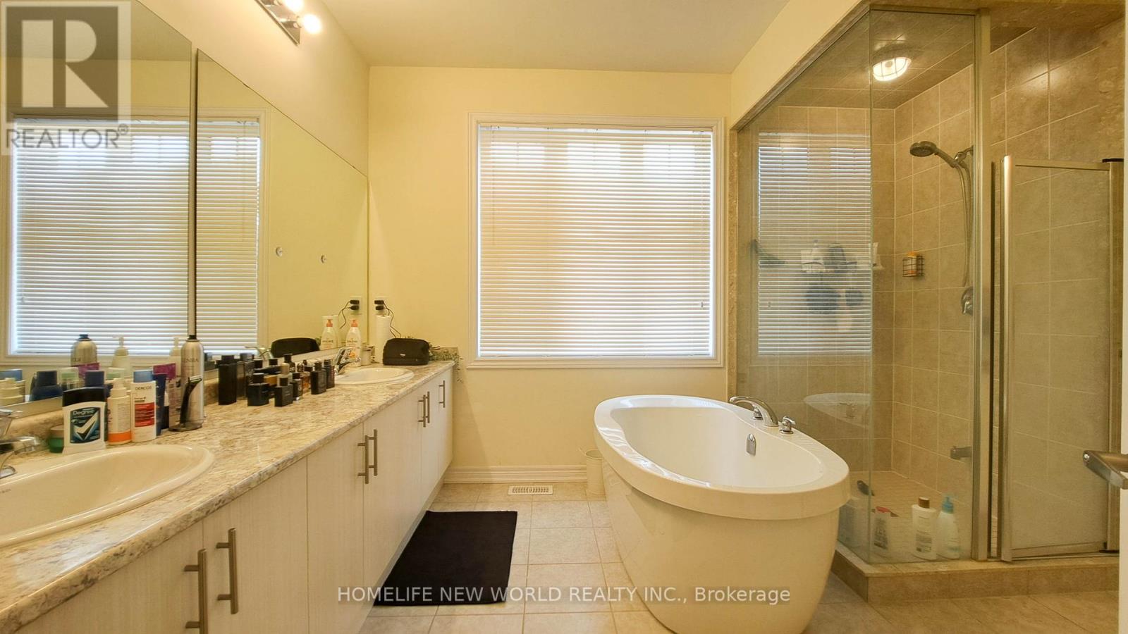 Photo 21 of 2 Falconridge Terrace, East Gwillimbury ON