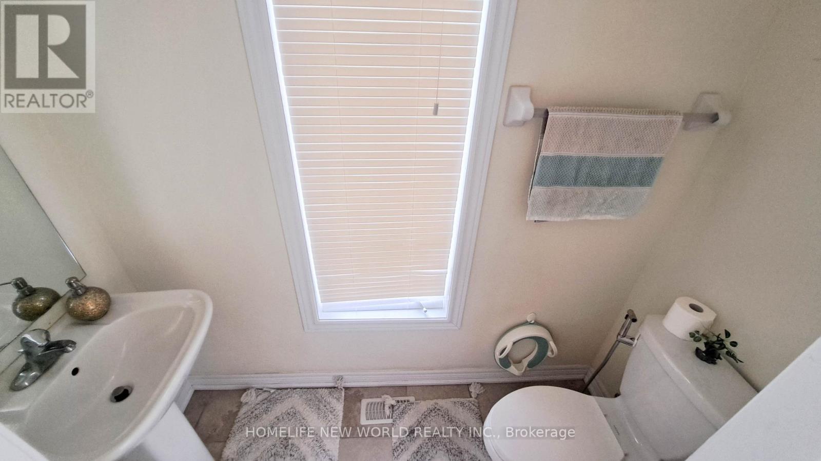 Photo 15 of 2 Falconridge Terrace, East Gwillimbury ON