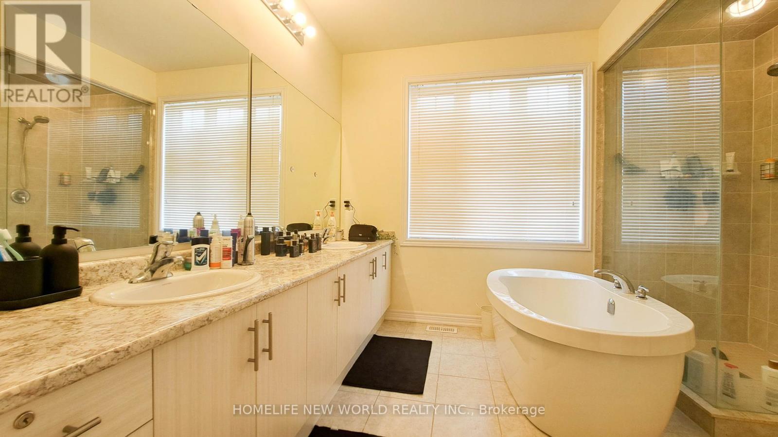 Photo 19 of 2 Falconridge Terrace, East Gwillimbury ON