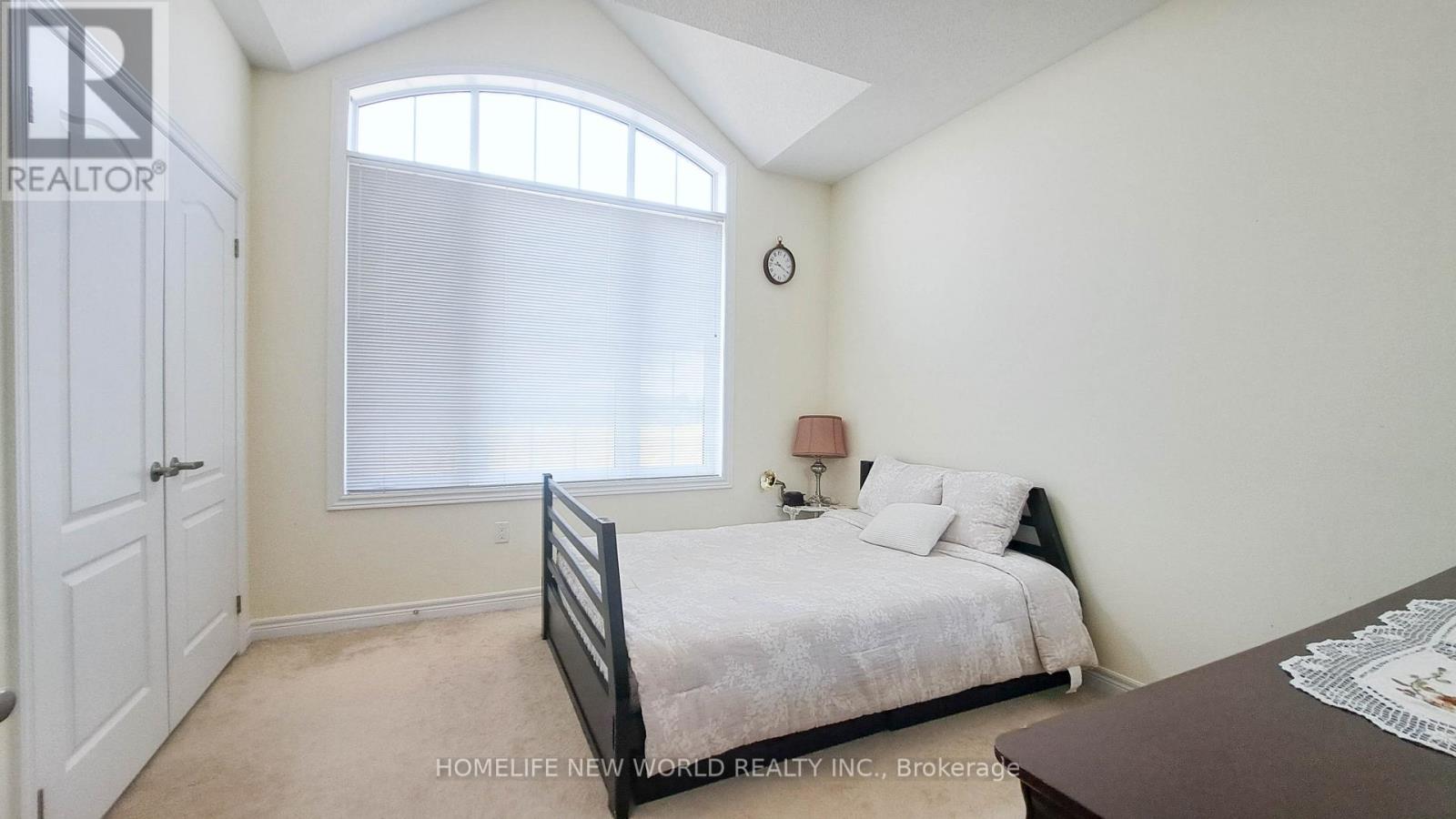 Photo 17 of 2 Falconridge Terrace, East Gwillimbury ON