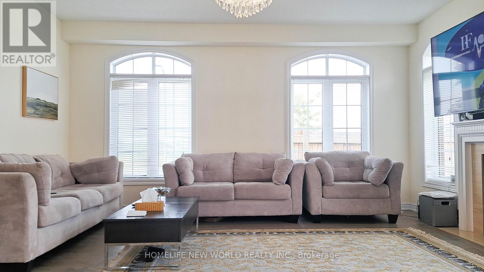 Photo 6 of 2 Falconridge Terrace, East Gwillimbury ON