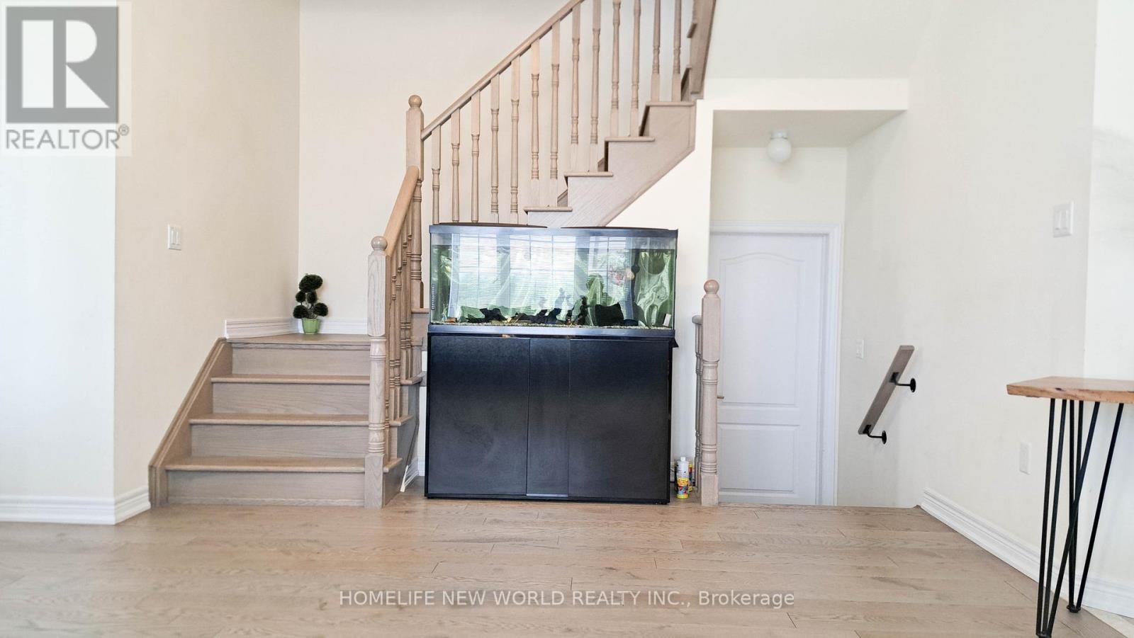 Photo 13 of 2 Falconridge Terrace, East Gwillimbury ON
