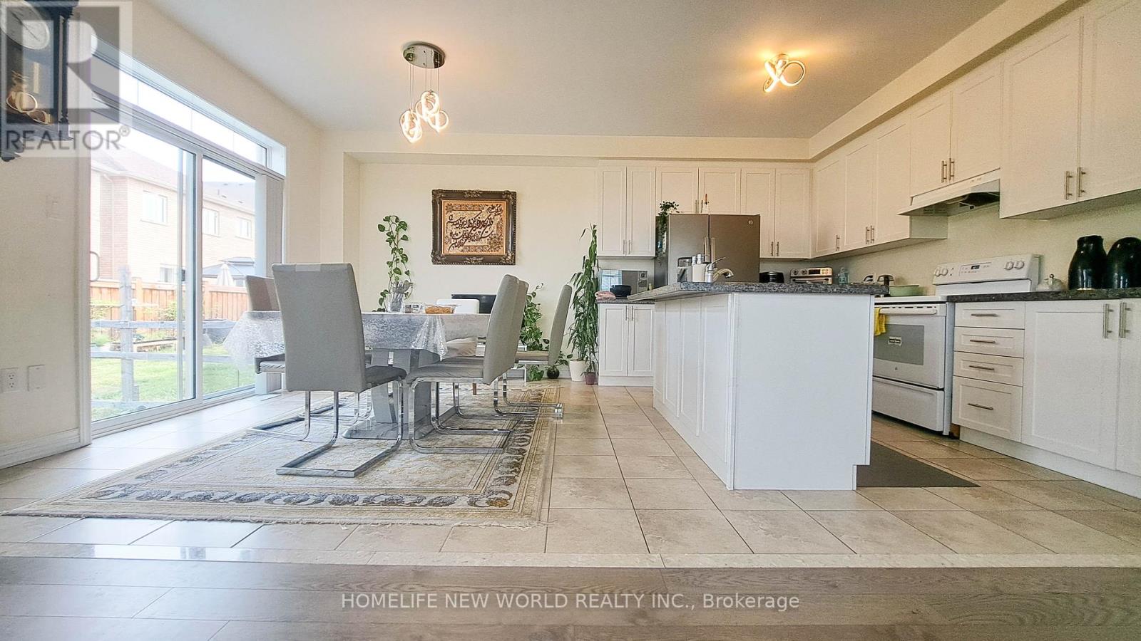 Photo 4 of 2 Falconridge Terrace, East Gwillimbury ON