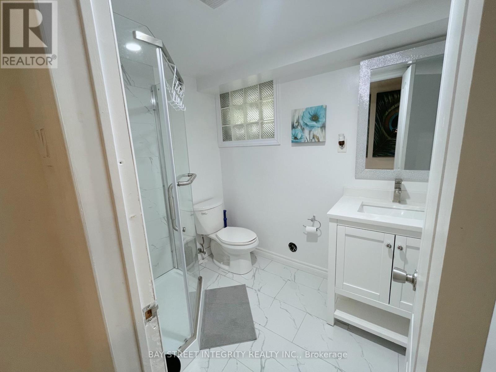 Photo 3 of Bsmt 3 Cartier Crescent, Richmond Hill ON