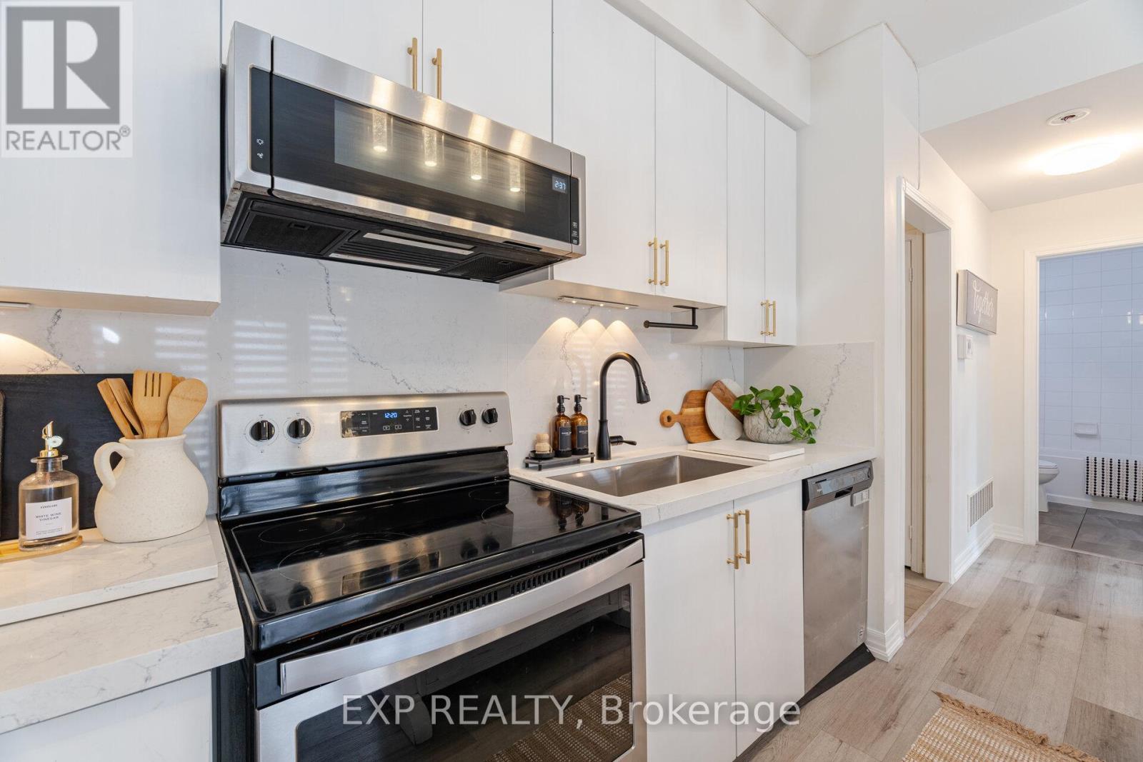 Photo 11 of 56 1 Beckenrose Court, Brampton ON