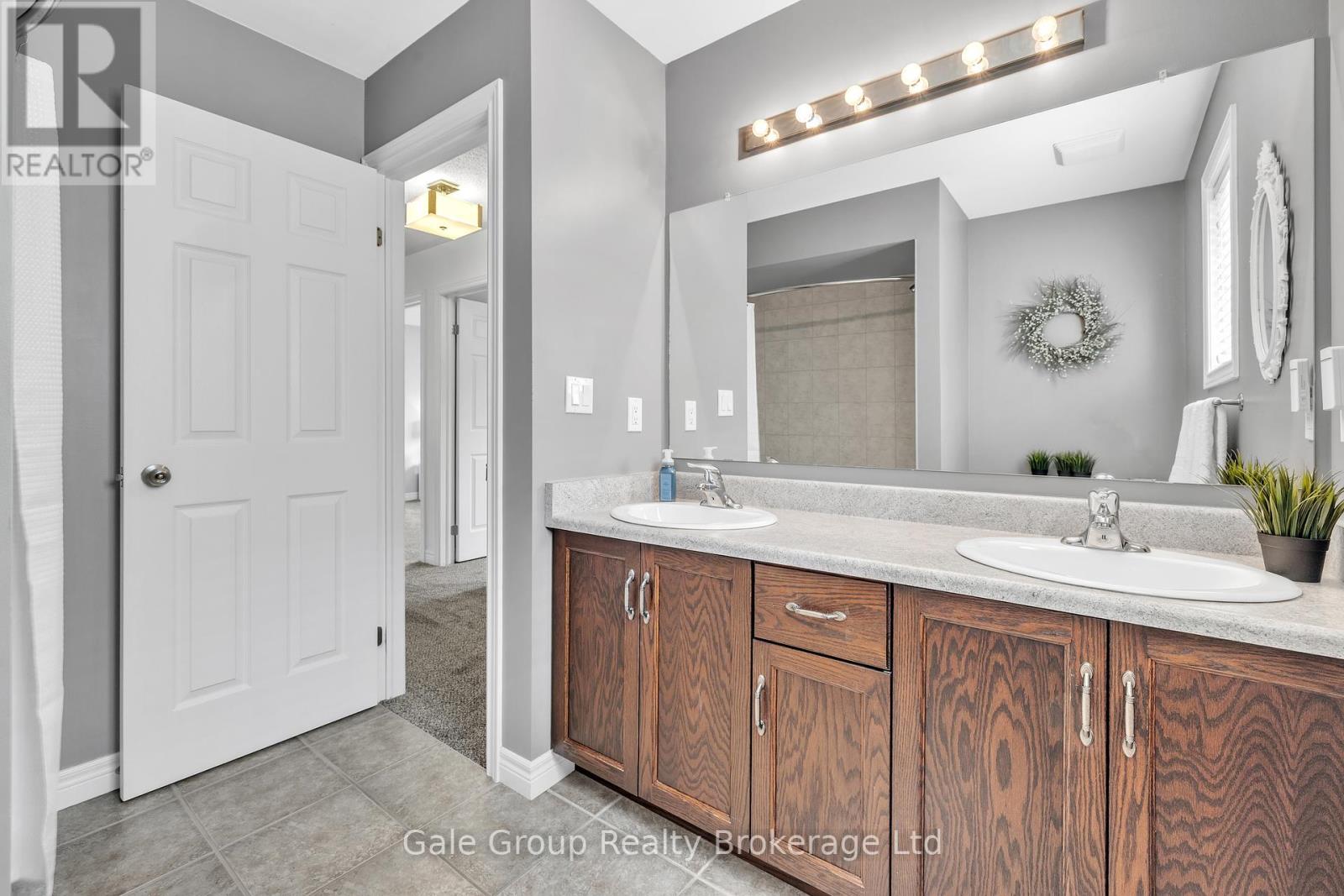 Photo 20 of 25 Howard Marshall Street, North Dumfries ON