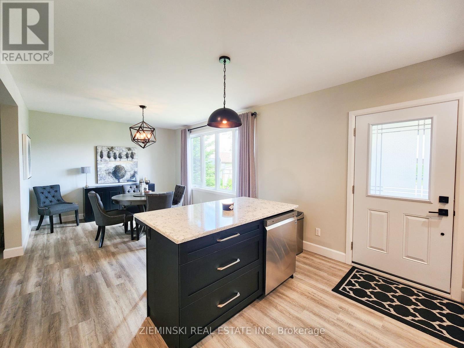 Photo 14 of 115 Buckingham Avenue, Iroquois Falls ON