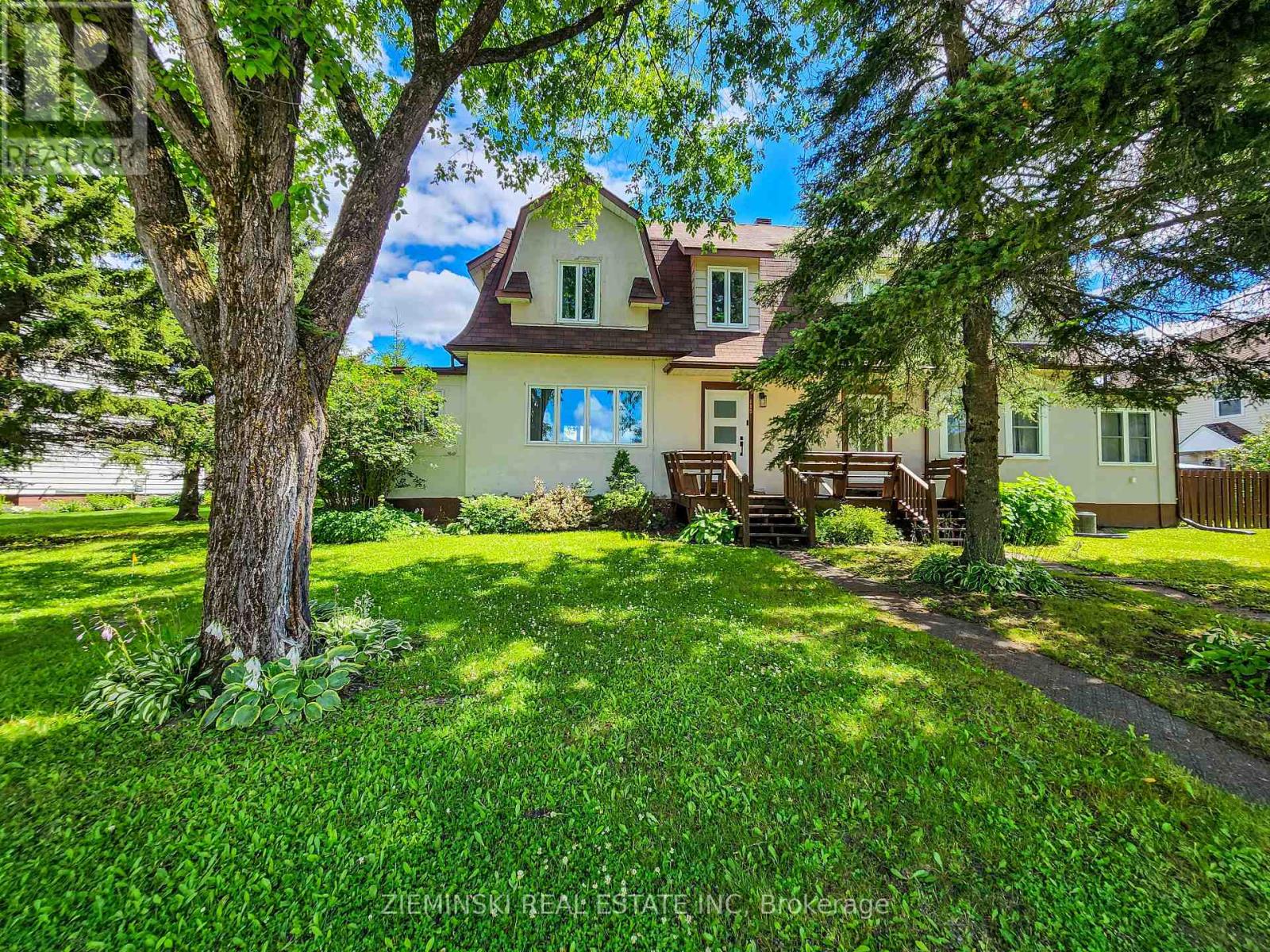 Photo 9 of 115 Buckingham Avenue, Iroquois Falls ON