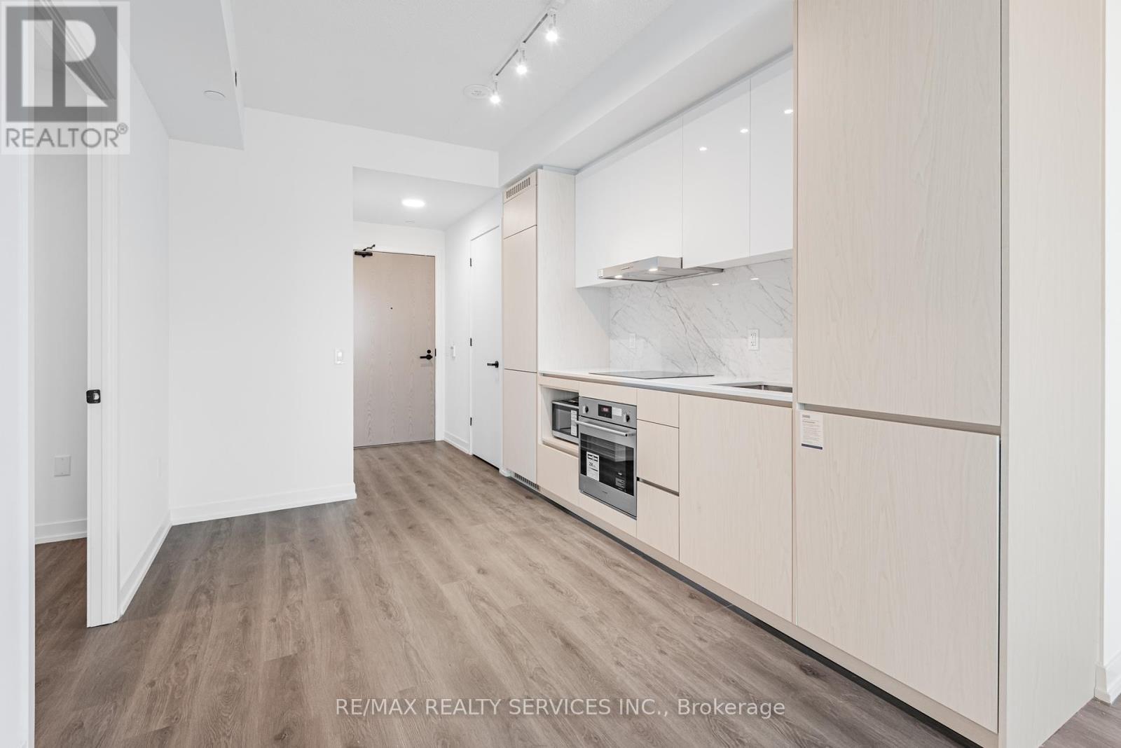 Photo 13 of 2009 28 Interchange Way, Vaughan ON