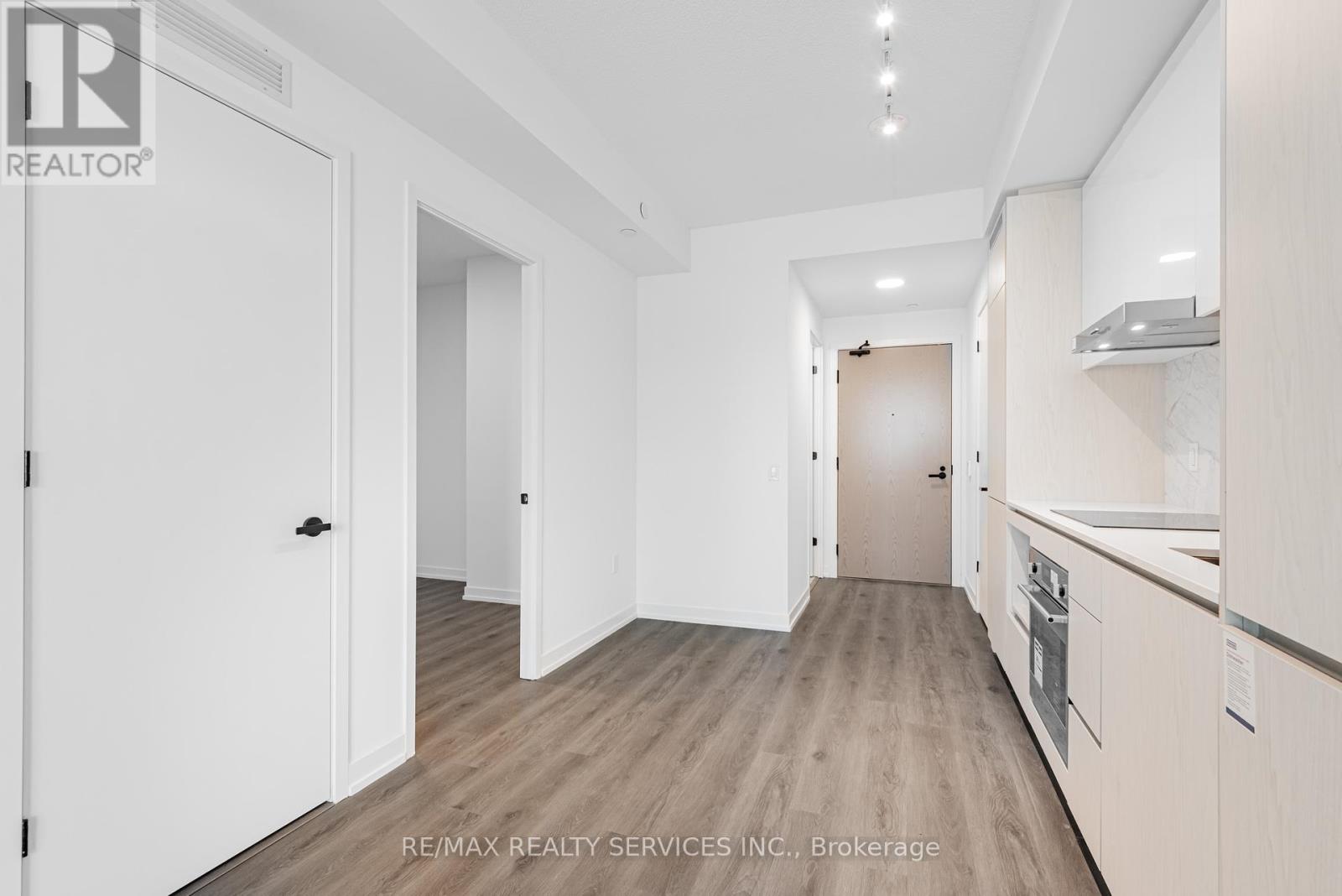 Photo 14 of 2009 28 Interchange Way, Vaughan ON