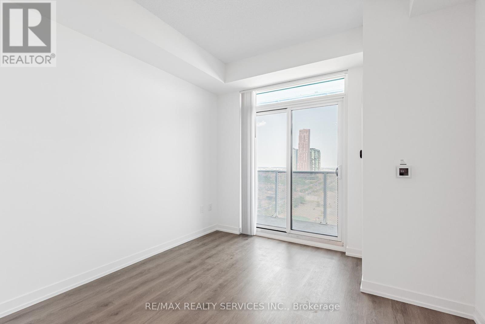 Photo 16 of 2009 28 Interchange Way, Vaughan ON