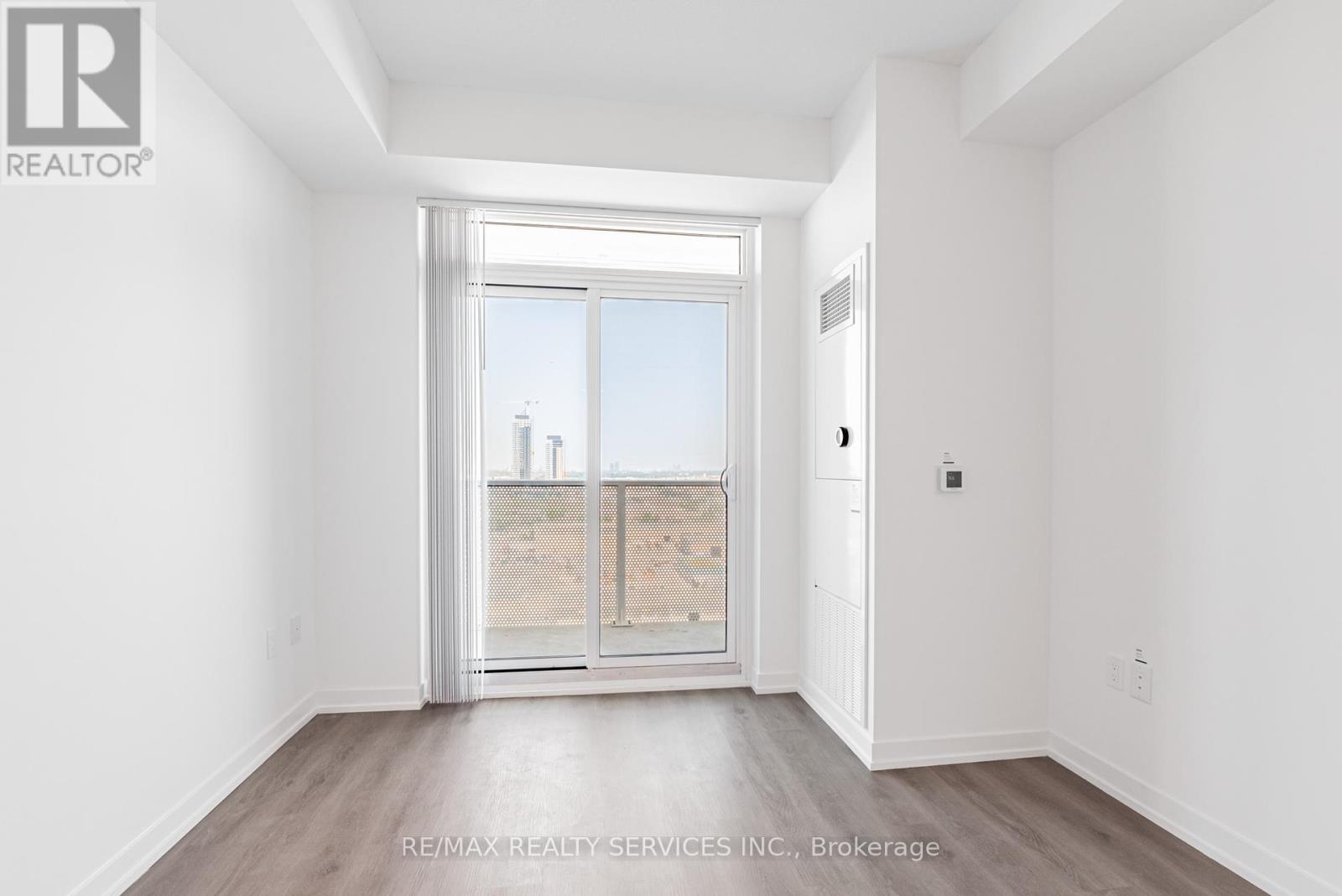 Photo 17 of 2009 28 Interchange Way, Vaughan ON