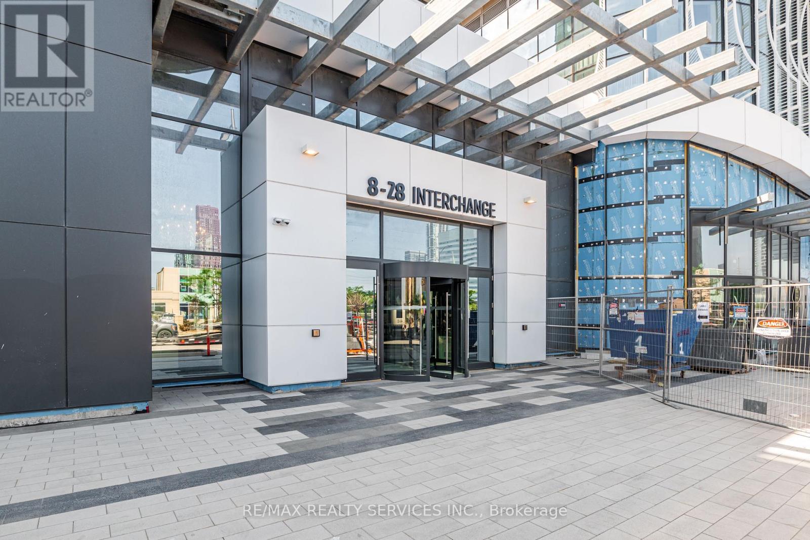 Photo 2 of 2009 28 Interchange Way, Vaughan ON