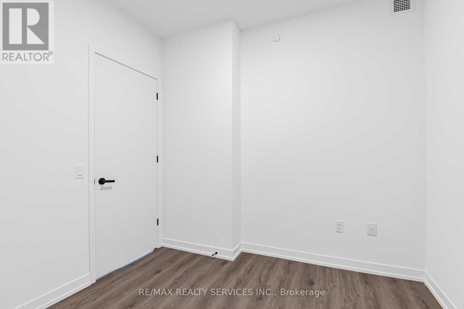 Photo 22 of 2009 28 Interchange Way, Vaughan ON