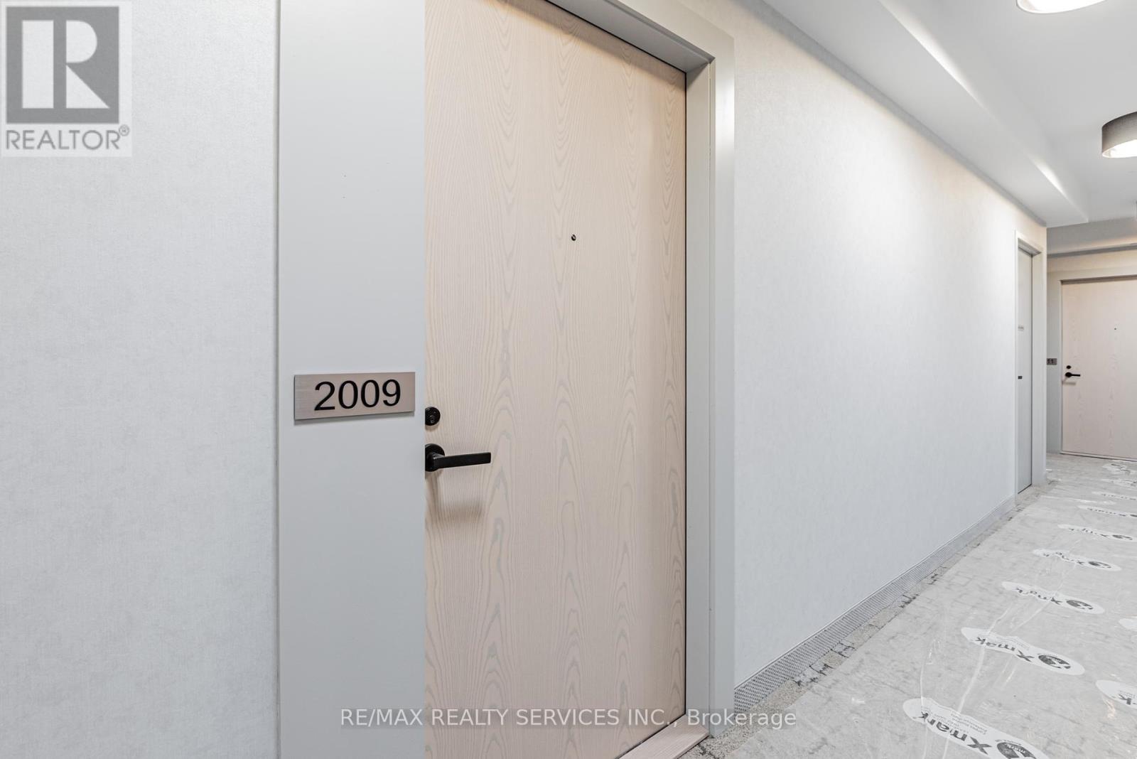 Photo 3 of 2009 28 Interchange Way, Vaughan ON