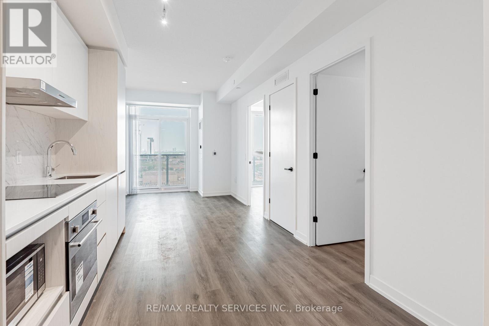 Photo 6 of 2009 28 Interchange Way, Vaughan ON