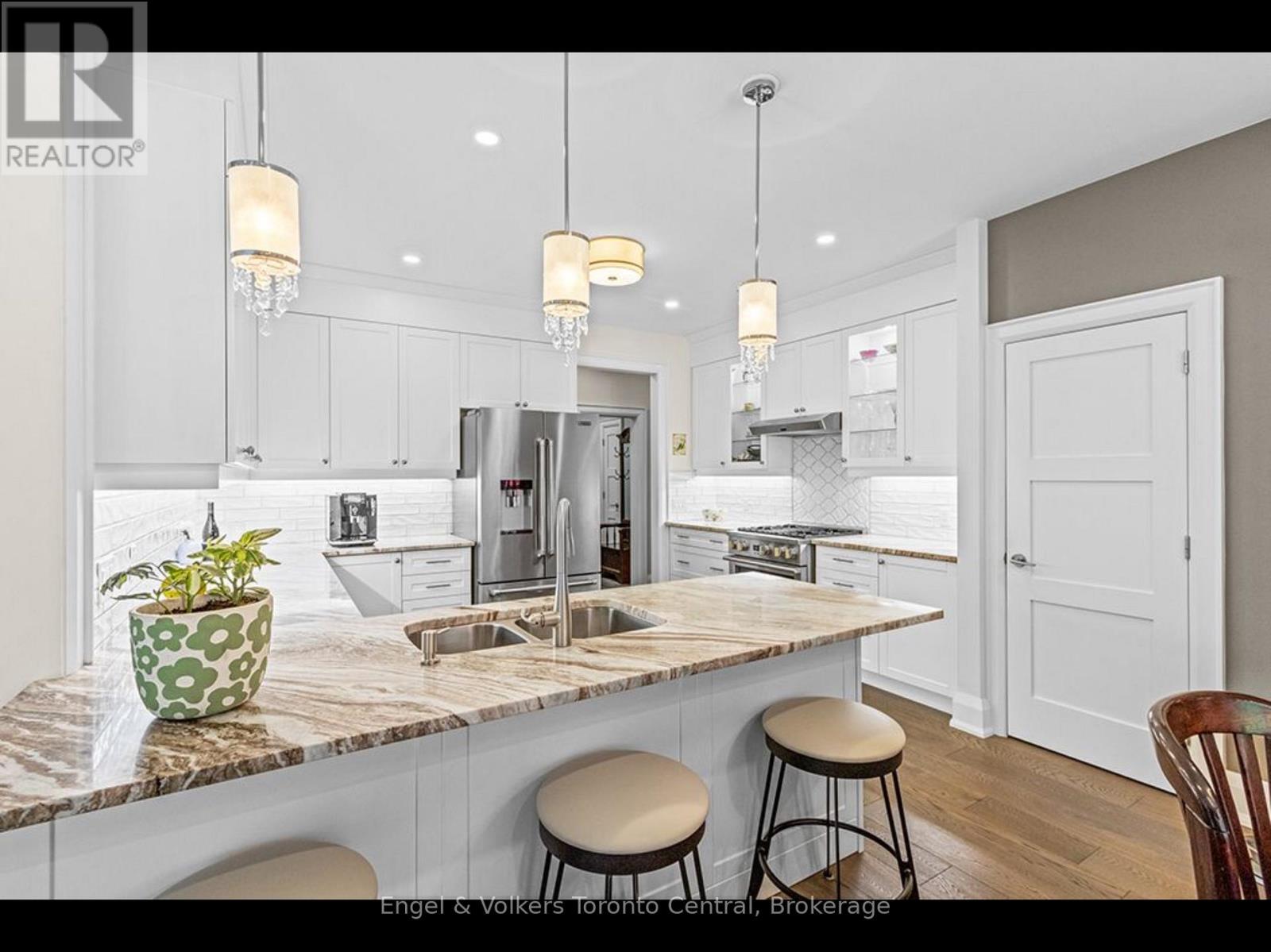 81 SPRUCE STREET - 11