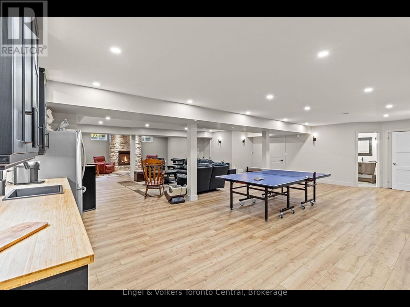 81 SPRUCE STREET - 29