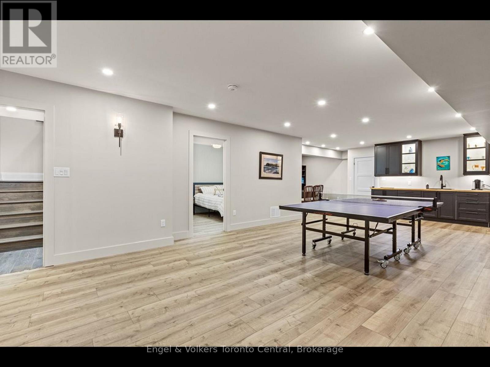 81 SPRUCE STREET - 28