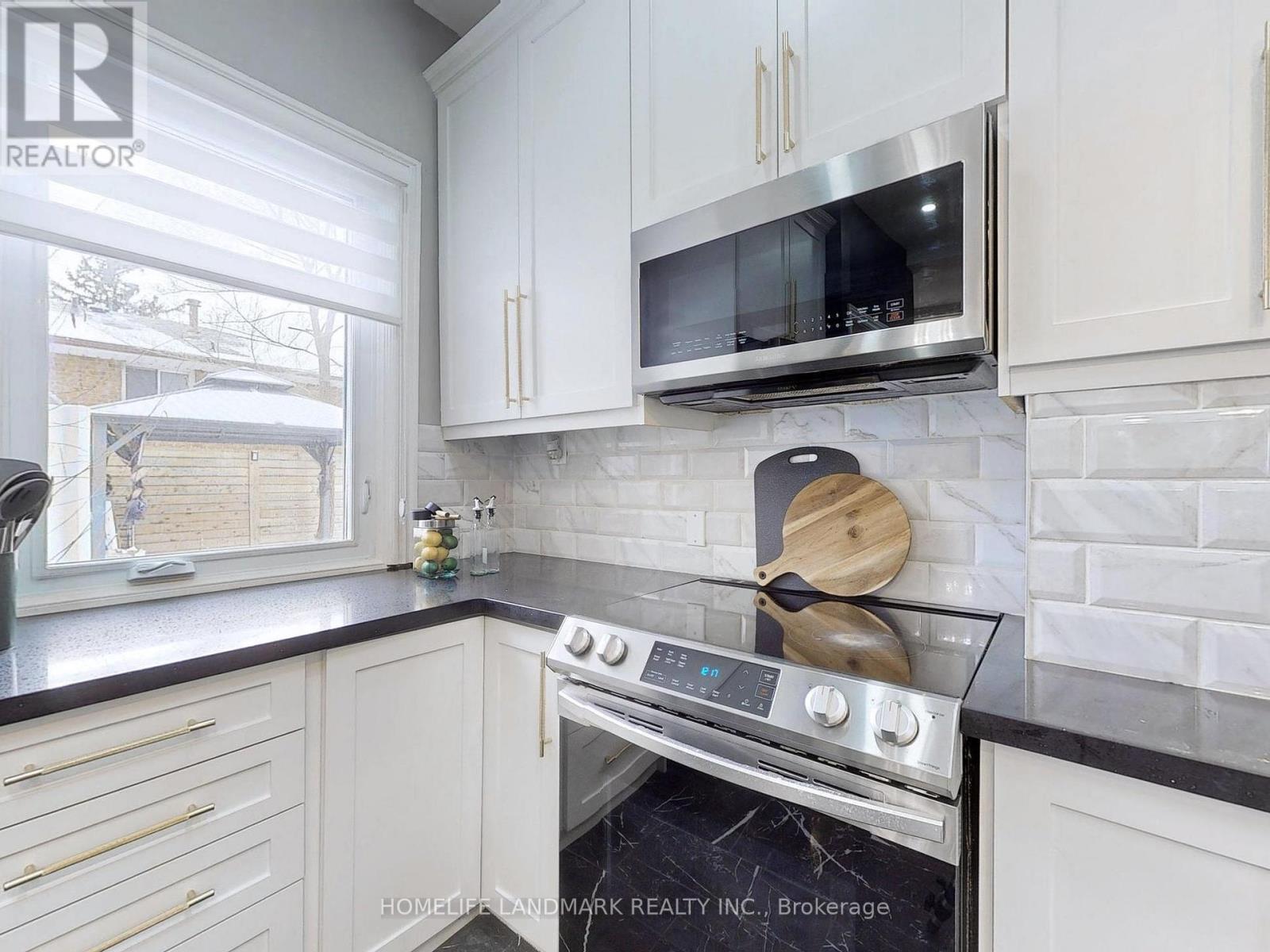 Photo 8 of 202 West 2nd Street, Hamilton ON