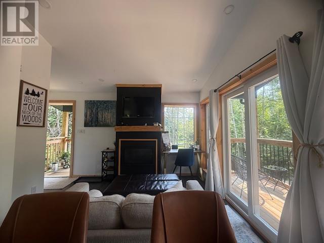 Photo 4 of 21 Lake Dr, Blind River ON